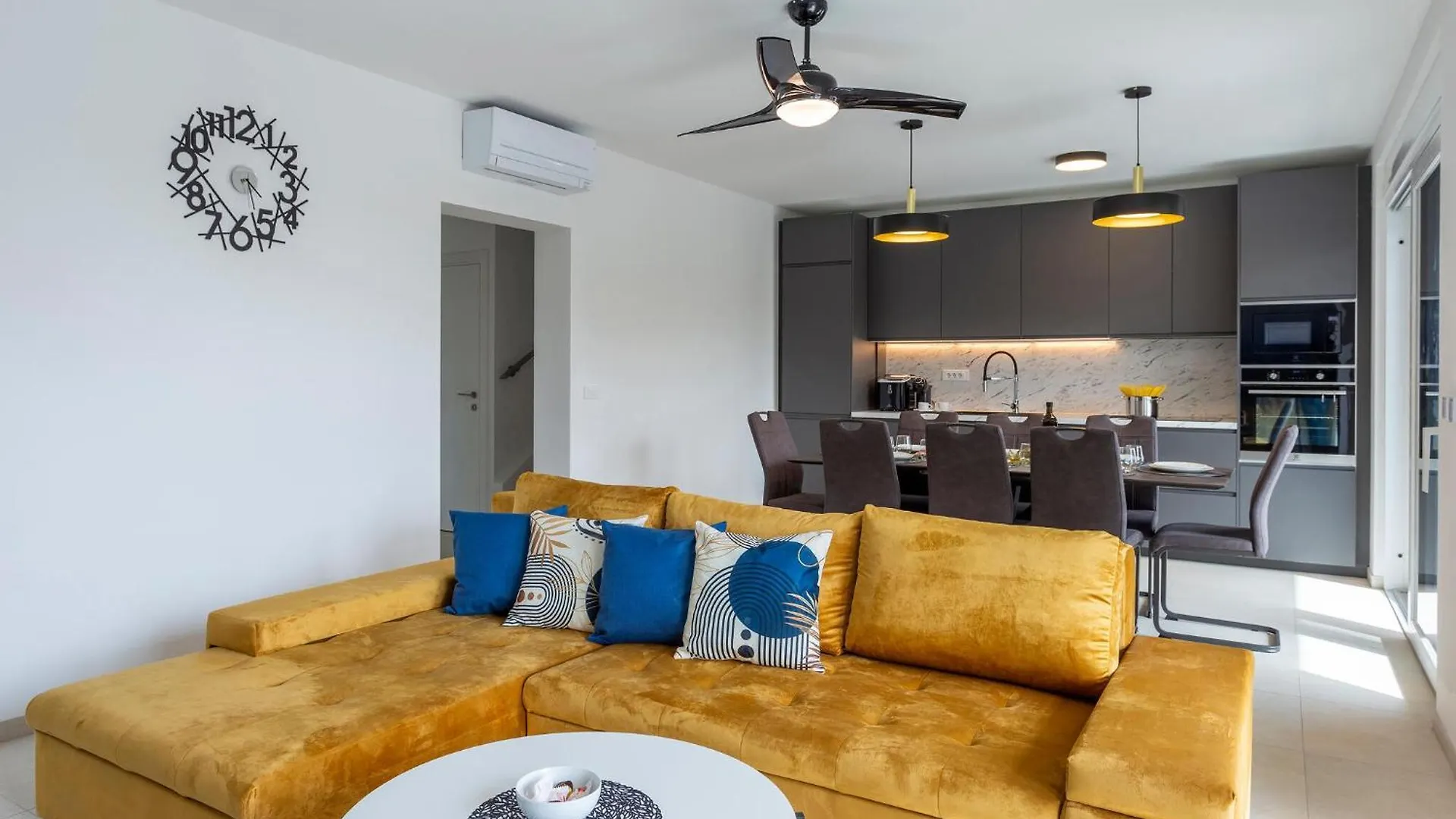 4 Bedroom Nice Home In Medulin